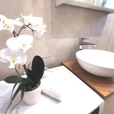 Relax And Enjoy Stobrec Lägenhet